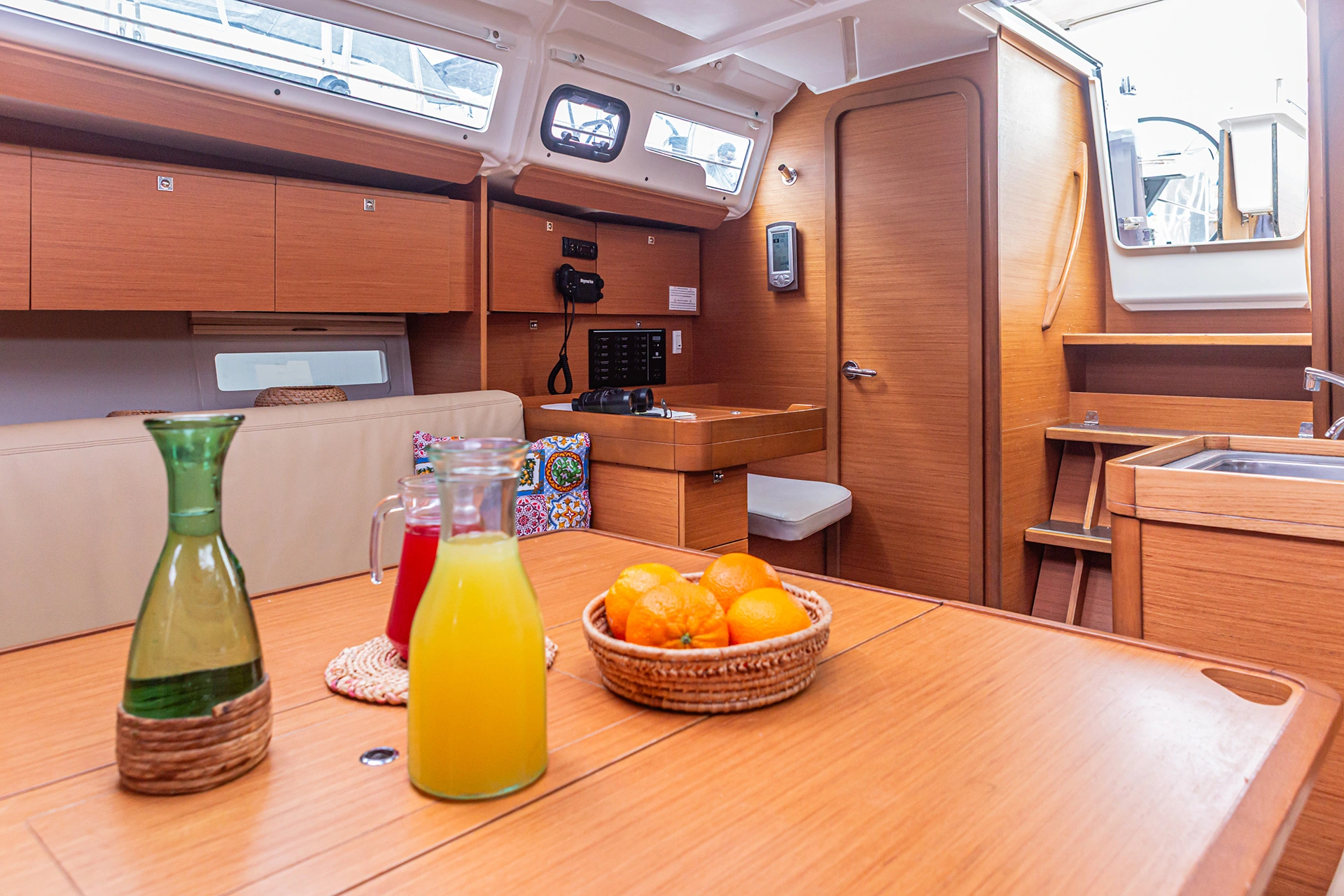 Dufour-360-GL-Smile-Planet-int-01 DUFOUR 360 GL Smile Planet Dufour 360 GL Smile Planet int 01