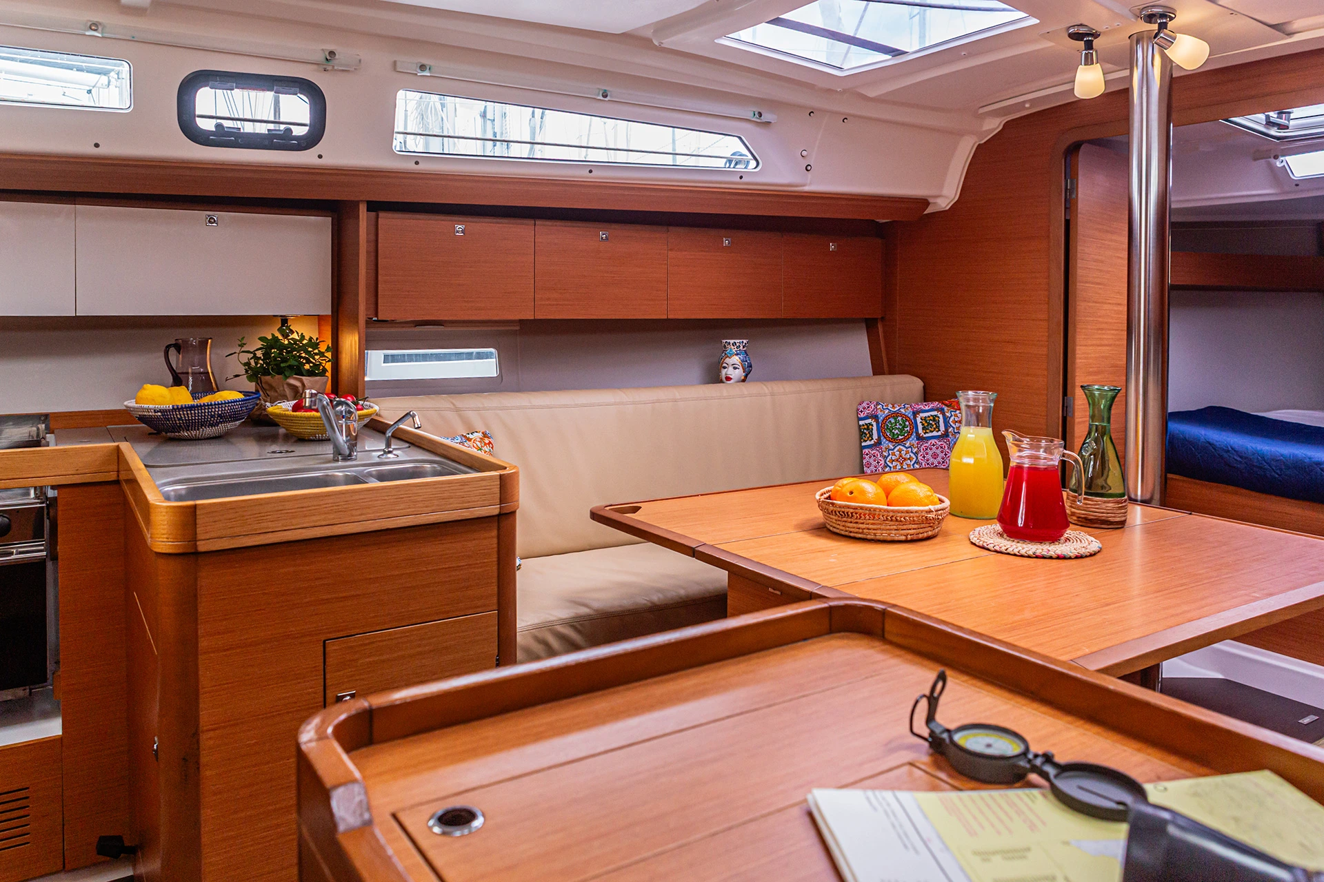 Dufour-360-GL-Smile-Planet-int-06 DUFOUR 360 GL Smile Planet Dufour 360 GL Smile Planet int 06