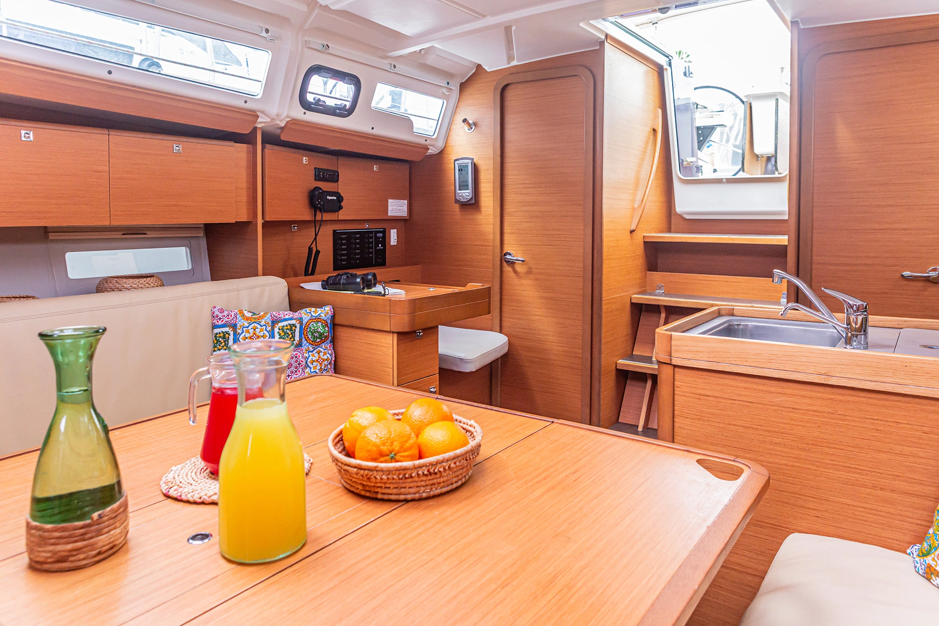 Dufour-360-GL-Smile-Planet-int-13 DUFOUR 360 GL Smile Planet Dufour 360 GL Smile Planet int 13