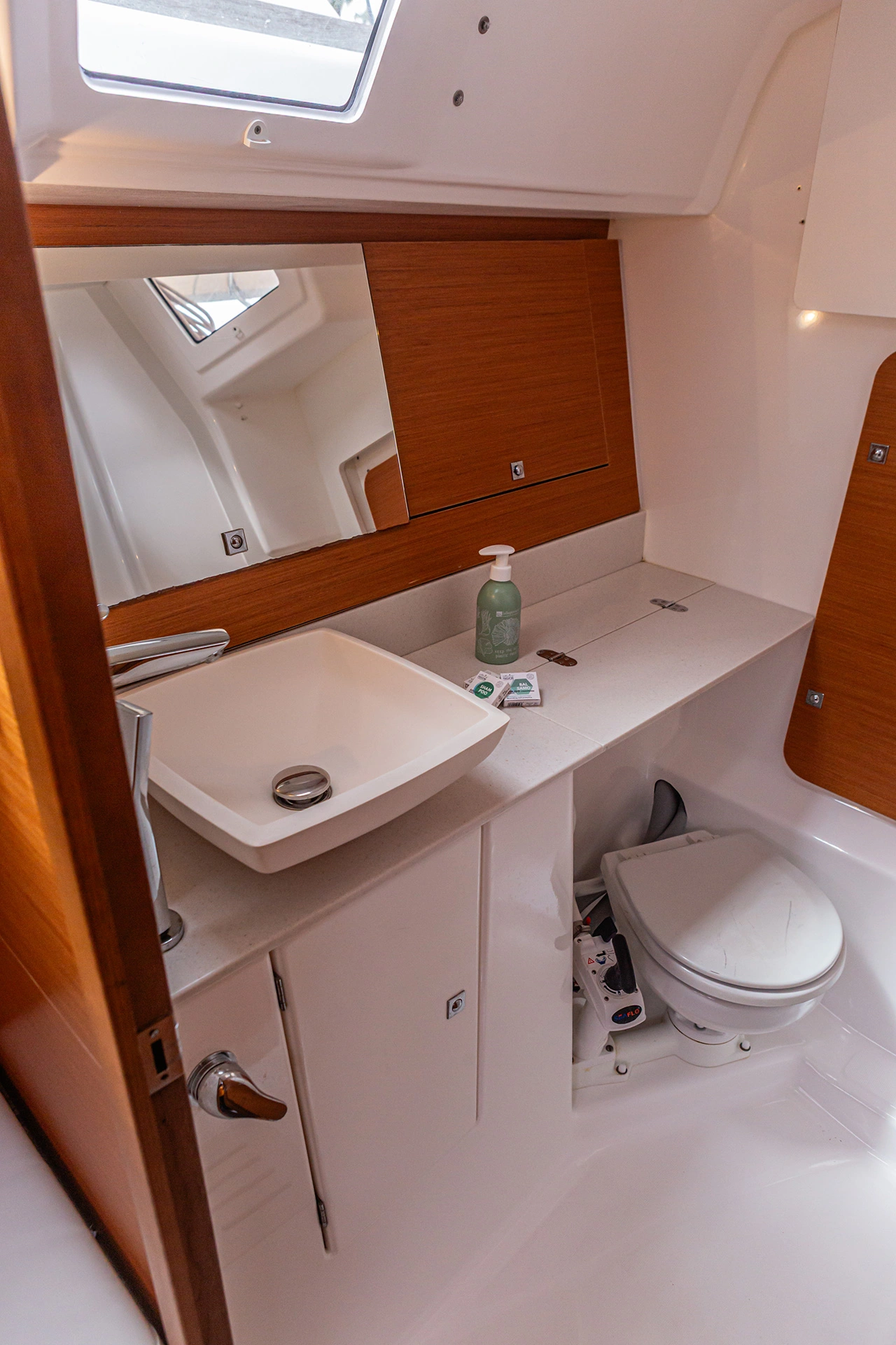 Dufour-360-GL-Smile-Planet-int-16 DUFOUR 360 GL Smile Planet Dufour 360 GL Smile Planet int 16