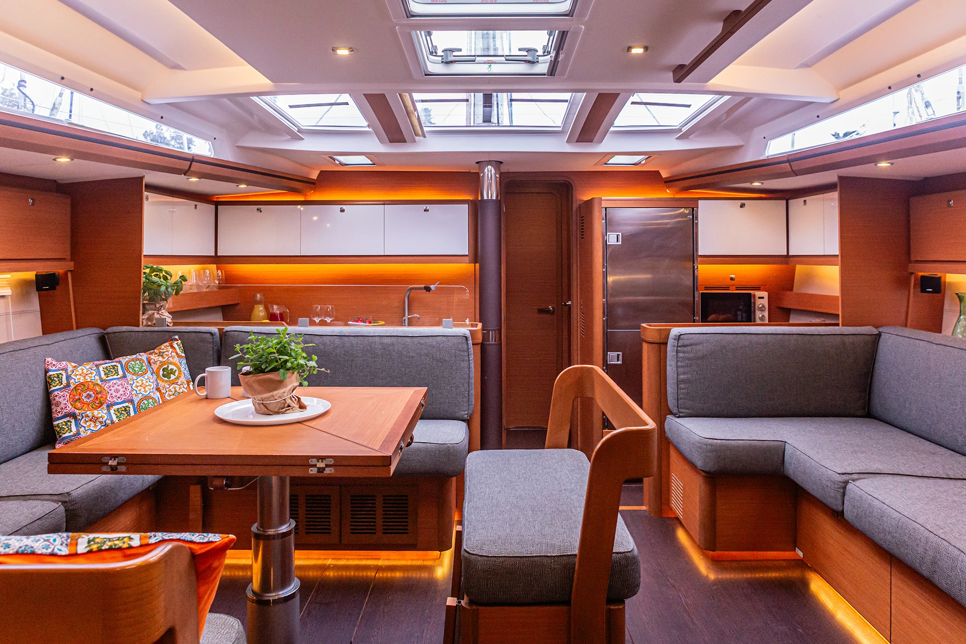 Dufour-56-Euphoria-Planet-int-01 DUFOUR 56 EX Euphoria Planet Dufour 56 Euphoria Planet int 01