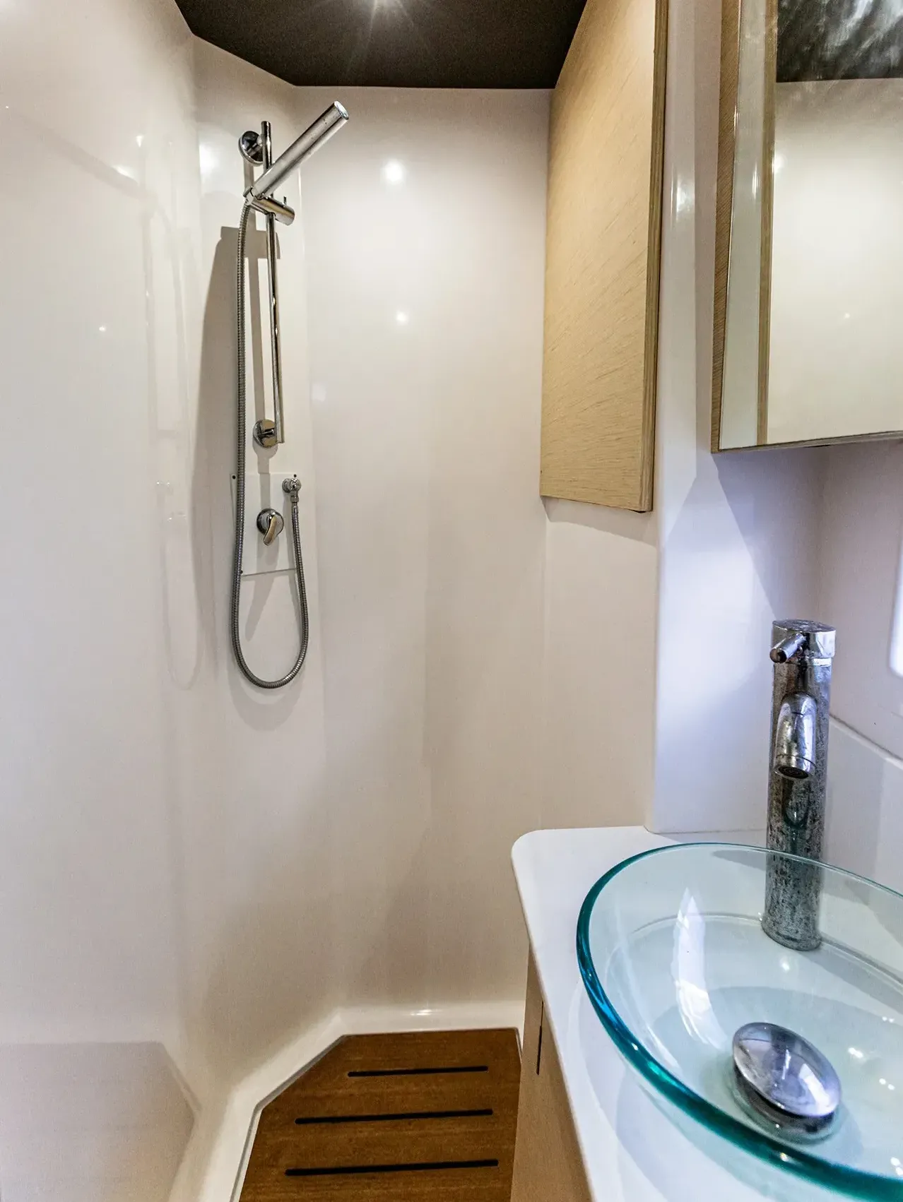 Dufour-catamaran-48-oblivion-planet-int-15 DUFOUR 48 CAT Oblivion Planet Dufour catamaran 48 oblivion planet int 15 e1757491408962